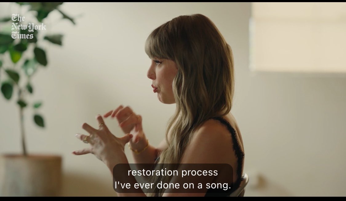 GrowingStarseed's tweet photo. Oh, yeah! She found and grabbed the crumpled up piece of paper and put it all back together coherently. I love that for @taylorswift13 so much! https://t.co/yehEW5lB3h