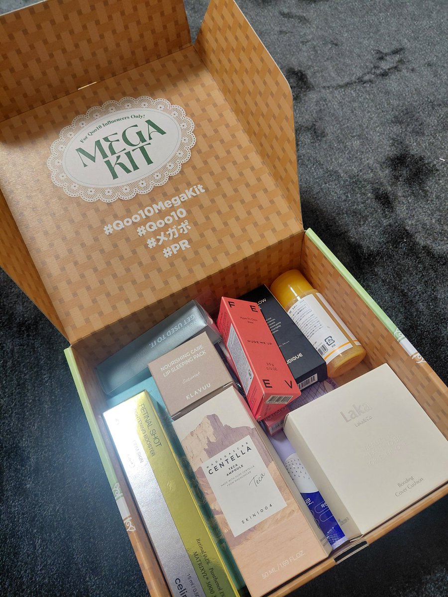 model_TOKO's tweet photo. SNSで話題のQoo10オリジナルコスメBOXを一足先にいただきました♡定番コスメから新作までたっぷり12個も入ってるよ✧˖°
特にセンテラTECAアンプルがみずみずしくて気に入ったよ♡
そしてサンプルマーケット応募は5/4(月)からだよ♡

PR @Qoo10_Shopping
#Qoo10Megakit https://t.co/3DQVjPKQbZ