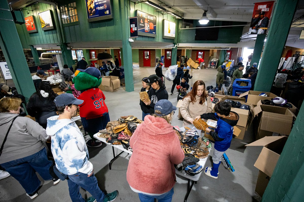 RedSoxFund's tweet photo. This past weekend, the @jordansfurn Double Play Equipment Drive brought the community together in the best way!
Thanks to donations from Red Sox Nation, our Nike RBI players and coaches are stepping into the baseball and softball season with the gear they need. 💙 https://t.co/yeTFzXKXl4