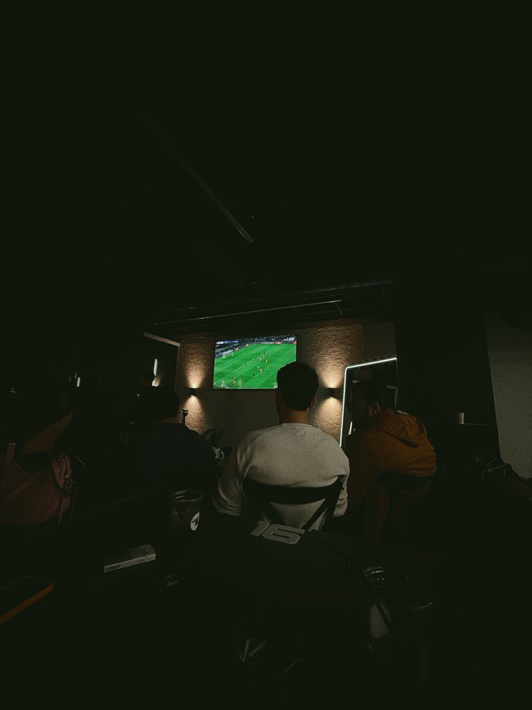 عه امیرم tweet media