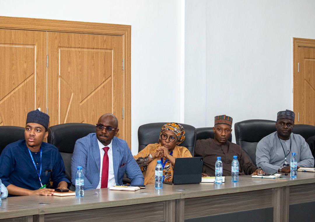 GDB__GN's tweet photo. AUDIENCE | 

Le Directeur Général du Guinea Development Board, M.Namory Camara, a reçu en audience Elhadj Inuwa Babangida, Président du Conseil d’Administration du X2 Group, dans le cadre de l’exploration des opportunités d’investissement liées au programme #Simandou2040. https://t.co/sCeiba7bYc