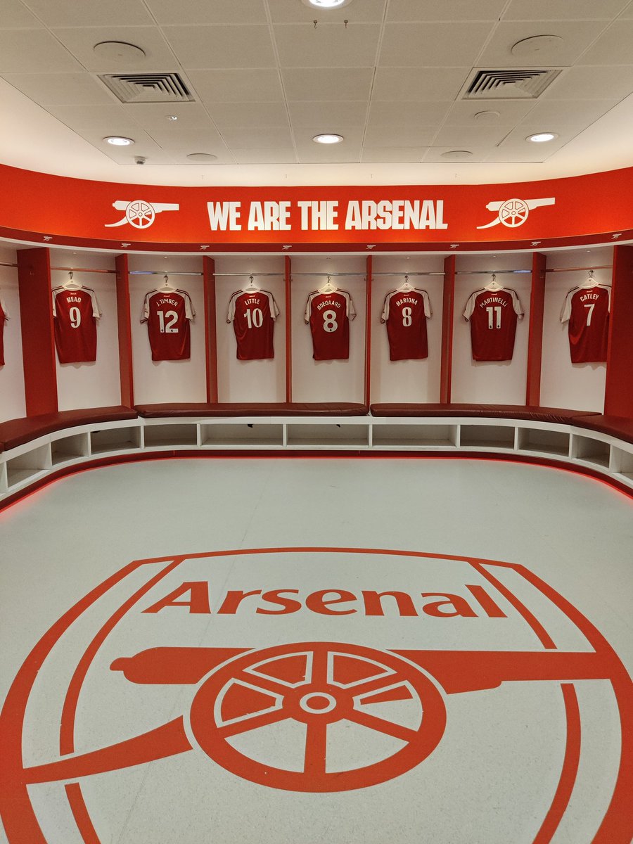 CryptoCrown12's tweet photo. (1/2) Started following Arsenal in 2003. Back when watching matches meant odd kick off times, buffering streams, and explaining to everyone why this club meant so much.

Today I finally walked through those doors. Sat there and just took it all in. It honestly did not feel real. https://t.co/WVghM0iOko