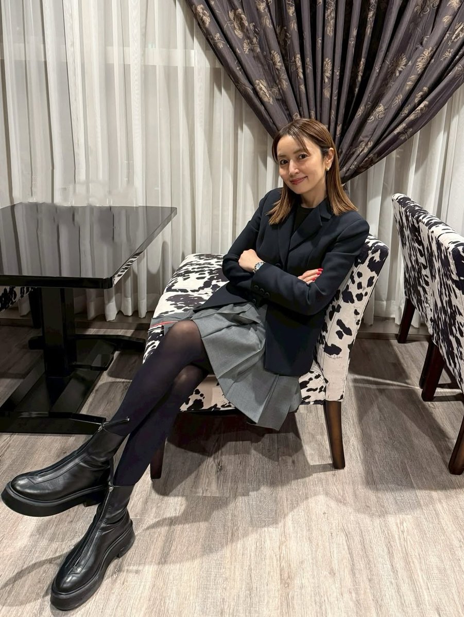 xuM3FTT4mKBDPwM's tweet image. 矢田亜希子さんショートブーツ

#ブーツ #ショートブーツ #boots #タイツ #ライダース #タレント #女優