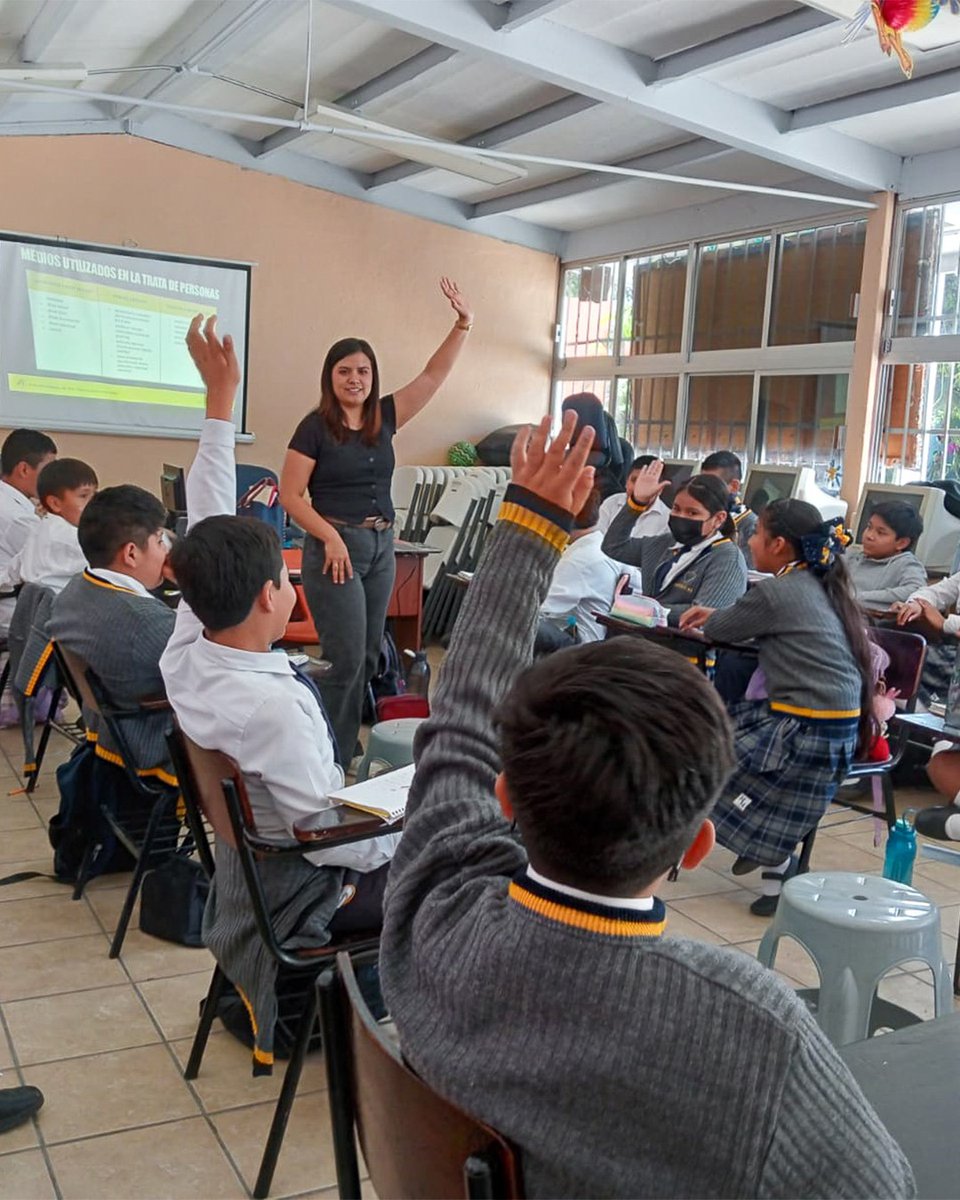 A21LATAM's tweet photo. En @a21latam creemos que la prevención comienza con conversaciones que transforman vidas. 🧡

El pasado 27 de abril estuvimos en la Escuela Primaria “Mariano Matamoros” en Jantetelco, Morelos, compartiendo nuestra Guía de Relaciones Sanas con estudiantes de 5.º y 6.º grado. https://t.co/l5uGQltPyD