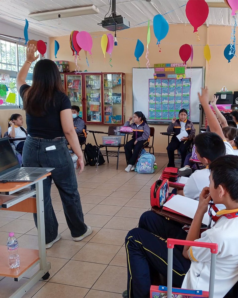 A21LATAM's tweet photo. En @a21latam creemos que la prevención comienza con conversaciones que transforman vidas. 🧡

El pasado 27 de abril estuvimos en la Escuela Primaria “Mariano Matamoros” en Jantetelco, Morelos, compartiendo nuestra Guía de Relaciones Sanas con estudiantes de 5.º y 6.º grado. https://t.co/l5uGQltPyD