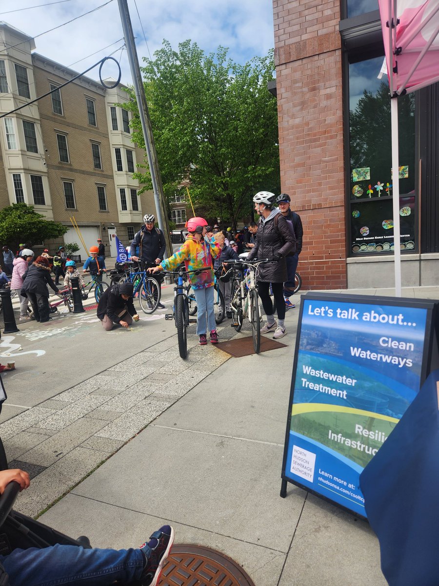 nhudsonsa's tweet image. Thank you to everyone who came out yesterday to celebrate Earth Day with us! It was a great day connecting with the Hoboken community and sharing more about the work we do to protect our waterways.
 
#EarthDay #Hoboken #CleanWater #Sustainability #HudsonRiver