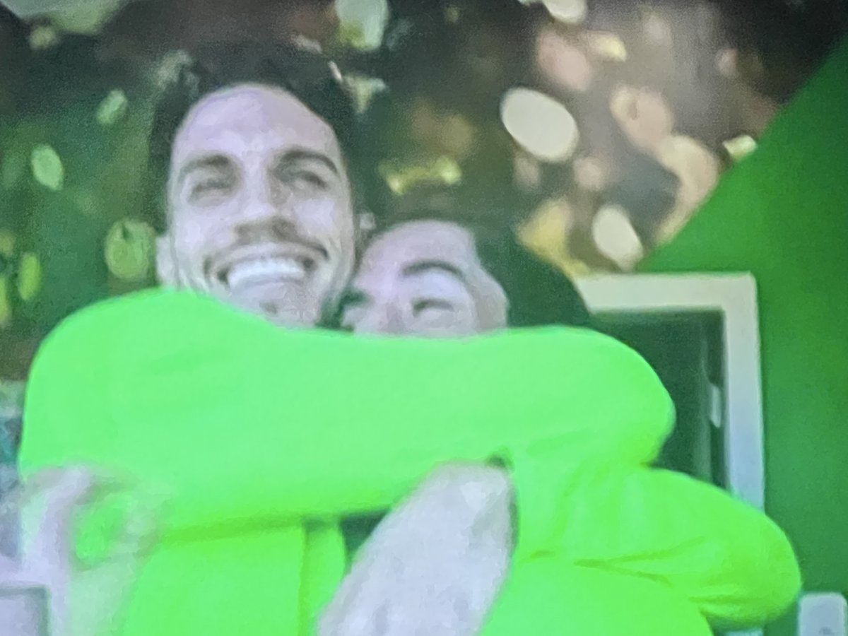 No llegaremos a ser conscientes nunca de lo que <a href="/isco_alarcon/">ISCO ALARCON</a> es en todos los aspectos… esta imagen de <a href="/MarcBartra/">Marc Bartra</a> que casi lo ahorca, dice lo que es solo su presencia… gracias por este trabajazo <a href="/SaraSalamo/">Sara Sálamo</a>