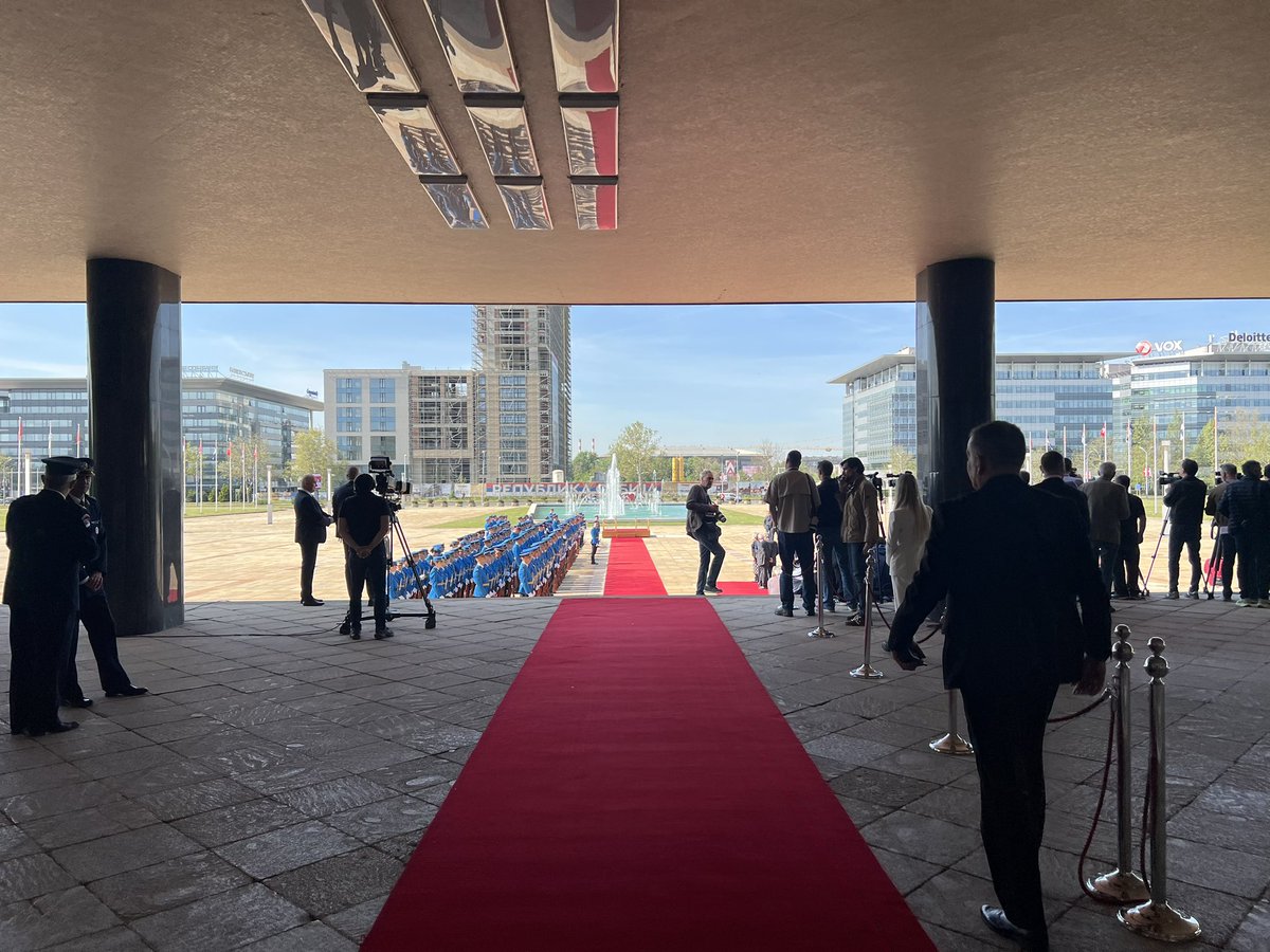 PYFux's tweet photo. Visite présidentielle en Serbie, protocole d’État, discussions substantielles avec la Suisse https://t.co/kQGqmKWB78