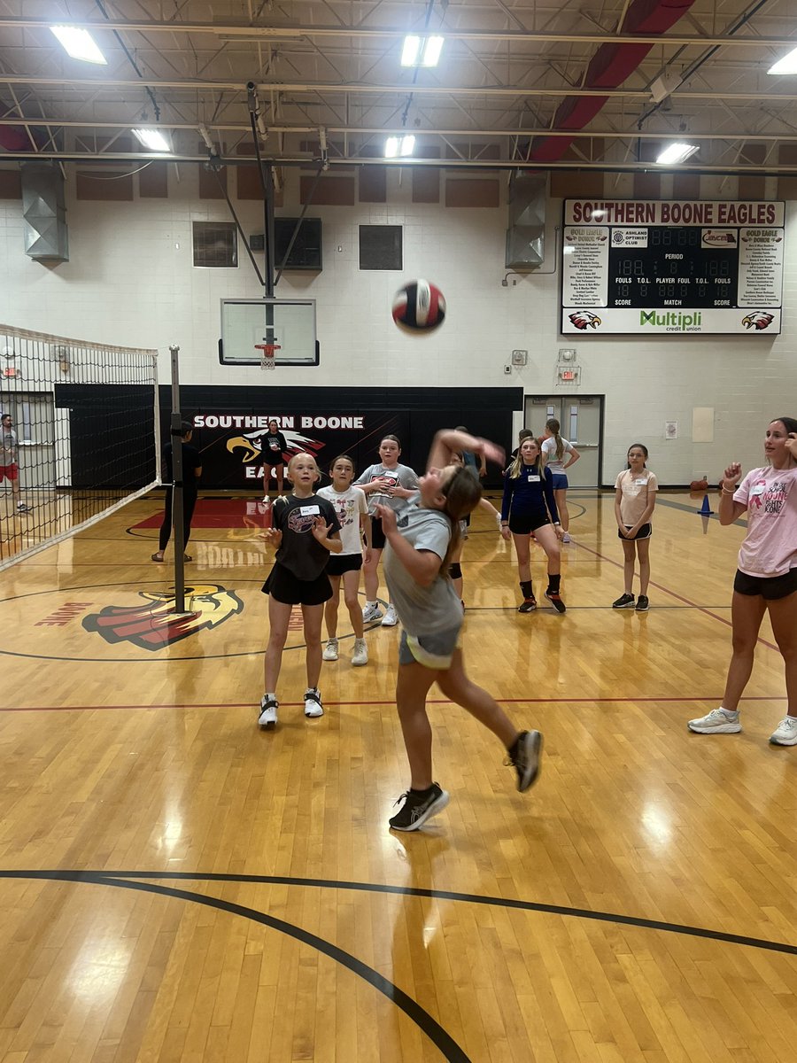 ladyeagles_sbc's tweet photo. Our final spring clinic at the Middle School got cut a bit short yesterday, but it was still a great time with our #FutureLadyEagles‼️🏀🏐

Thanks to SBC VB for collaborating on a combined clinic, to our HS kids for pouring into our youth, and to our incredible staff! #WTB https://t.co/OFFdREoT1A