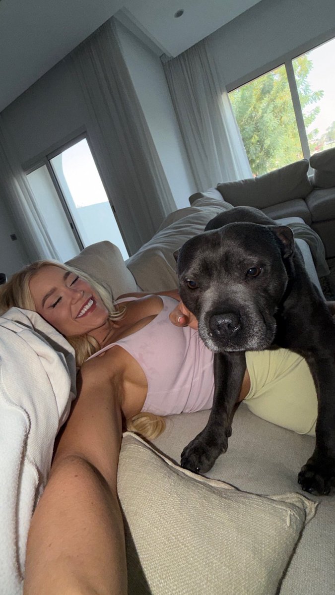 Elle Brooke 🥊 tweet media