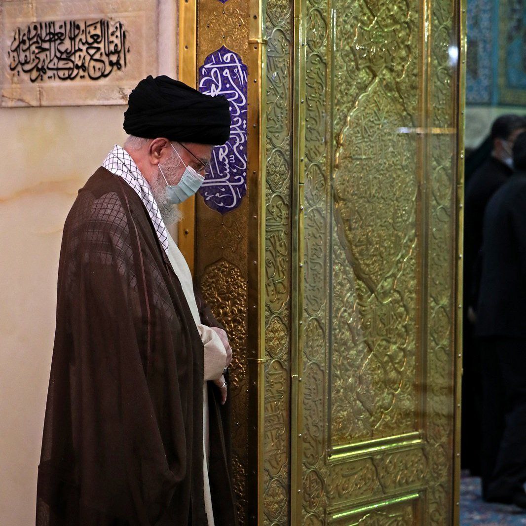 Brave_313's tweet photo. I have never seen anyone return home, disappointed from being by your shrine, my beloved Imam Ali ibn Musa al-Rida (as). ❤️ https://t.co/uRveqUsX0J