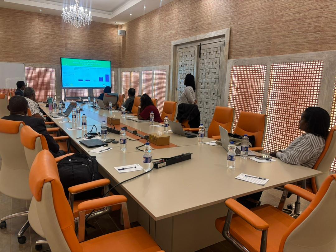 AUC_PAPS's tweet photo. The #AU CEWS concluded a two-day internal review meeting (27–28 April 2026), aimed at strengthening working dynamics between the AU #SituationRoom and #RegionalDesks.

The meeting advanced improvements in collective early warning, governance, and conflict management tools/products, enhancing their clarity, usability, and forward-looking nature to support timely reporting, preventive action, and informed decision-making.