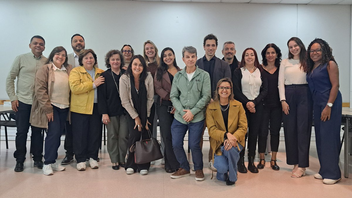 MideUC's tweet photo. 🇧🇷 Recibimos en MIDE UC a una delegación brasileña de la Fundação CAEd y de las Secretarías de Educación de Minas Gerais y Paraná, en el marco de una asesoría que pone en valor nuestra experiencia técnica en evaluación del desempeño docente.🔗Lee más aquí https://t.co/9ogMiskjTt https://t.co/VakuNwiCx8