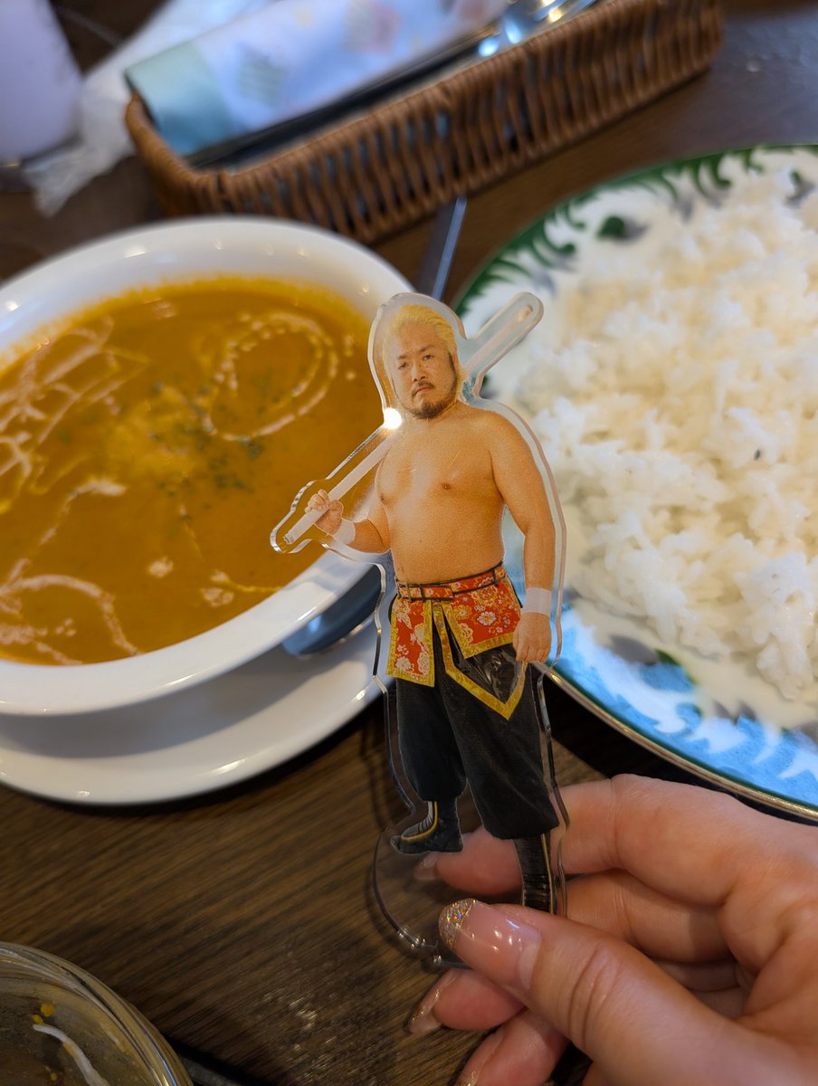1日1道雄

インドカレーと道雄
いつもナンを選んでたしナン大好きなのですがカレーとの配分調節ができないのでライスに
実はバスマティライスも大好き！
日本米と違って粘り気がなく水分がないからカレーが染み込みやすくてサラサラで美味しいんだ！

道雄、今日はほどほどにいこ（水曜）

#影山道雄