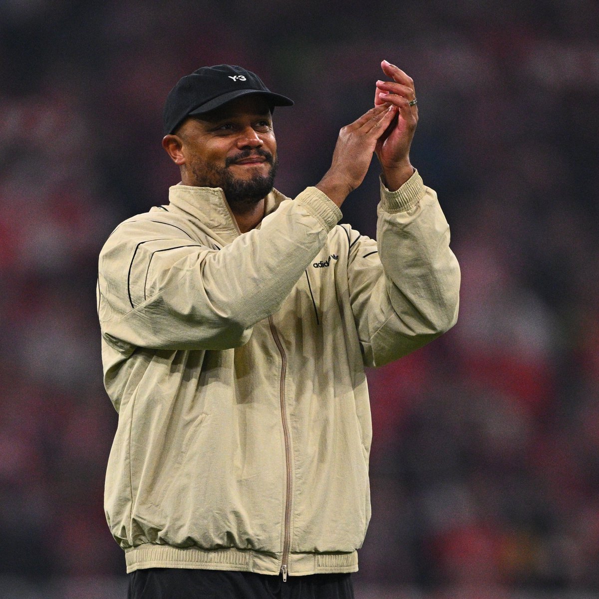 _BeFootball's tweet photo. 🚨 Vincent Kompany 🇧🇪 : « J'ai aimé voir ce match, la mentalité de l'équipe ! C'est un match pour ceux qui aiment le football ! ����

Soit on y va, soit on bétonne, 𝗠𝗔𝗜𝗦 𝗡𝗢𝗨𝗦 𝗢𝗡 𝗘𝗦𝗧 𝗣𝗔𝗦 𝗖𝗢𝗠𝗠𝗘 𝗖̧𝗔 ! ❌

𝗜𝗟 𝗬 𝗔 𝗤𝗨𝗘𝗟𝗤𝗨𝗘 𝗖𝗛𝗢𝗦𝗘 𝗗𝗘 𝗦𝗣𝗘́𝗖𝗜𝗔𝗟 𝗤𝗨𝗜 𝗣𝗘𝗨𝗧 𝗦𝗘 𝗣𝗔𝗦𝗦𝗘𝗥 𝗖𝗛𝗘𝗭 𝗡𝗢𝗨𝗦, il va y avoir une ambiance de feu, un bruit, une masse 🌋📣

On ne va pas lâcher, on va tout donner : 𝗢𝗡 𝗘𝗦𝗧 𝗣𝗥𝗘̂𝗧𝗦 𝗔̀ 𝗘𝗡 𝗖𝗥𝗘𝗩𝗘𝗥 ! 💀

𝗖𝗲𝗹𝘂𝗶 𝗾𝘂𝗶 𝗻𝗲 𝗿𝗲́𝘂𝘀𝘀𝗶𝘁 𝗽𝗮𝘀, 𝗰'𝗲𝘀𝘁 𝗰𝗲𝗹𝘂𝗶 𝗾𝘂𝗶 𝗻'𝘆 𝗰𝗿𝗼𝗶𝘁 𝗽𝗮𝘀, 𝗲𝘁 𝗻𝗼𝘂𝘀 𝗼𝗻𝘁 𝘆 𝗰𝗿𝗼𝗶𝘁 ! »

(@CanalplusFoot)