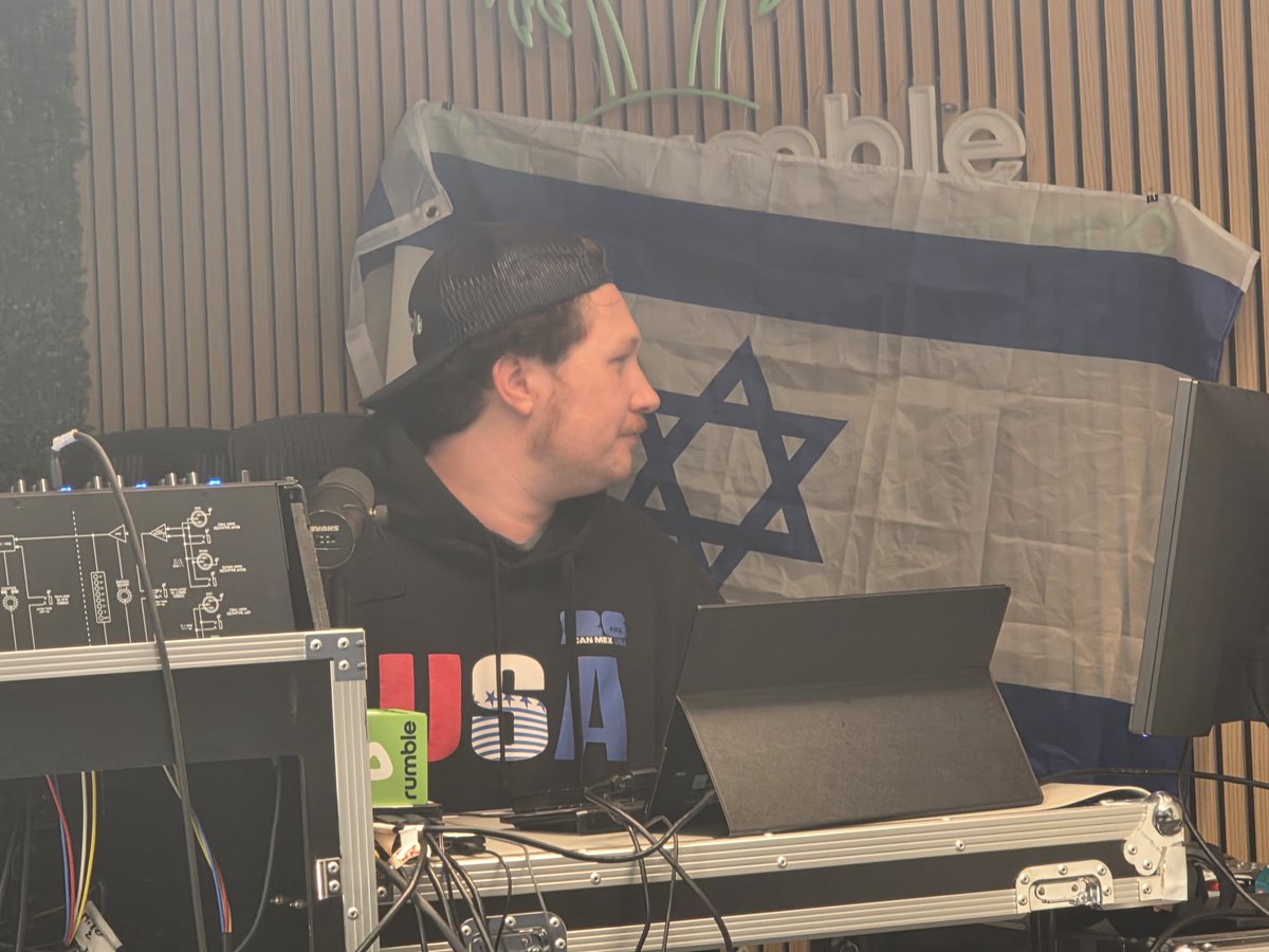 The Lectern Guy🇺🇸 tweet media