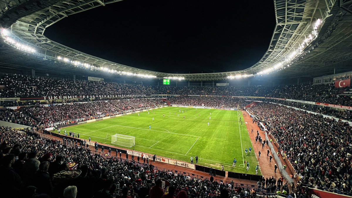 UltrasTurkish's tweet photo. 28.04.2026 Eskilehirspor-Balıkesirspor 

Eskişehirspor evinde Balıkesirspor'i 3-0 yenerek Play-Off ikinci turuna yükseldi.

Seyirci ❌ Taraftar ✅

İyi gün taraftarı ❌ Kötü gün taraftarı ✅ https://t.co/KgolNipSgn
