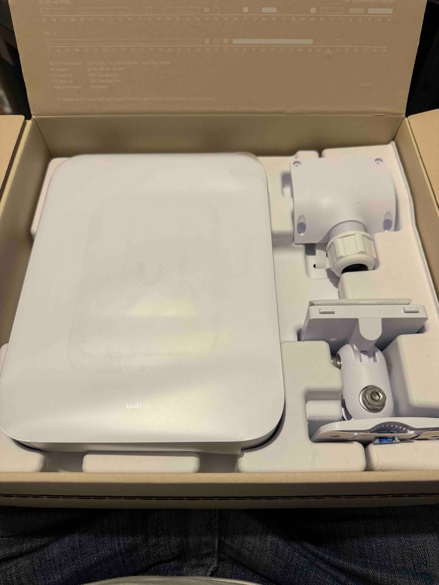 anihcamxeamina's tweet image. #unifi U5G-Max &amp;amp; U5G-Max-Outdoor
500Mb/s DL &amp;amp; 20MB/s UP &amp;gt; SIM Orange &amp;gt; routeur UDM-PRO …
bientôt en test avec un UCG-Fiber …
#Ubiquiti #modem #5G