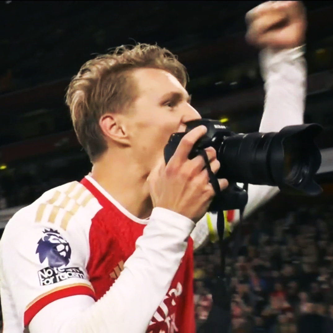 goal360s's tweet image. The KDB vs Fernandes debate rages on, but Ødegaard? He's just here for the photo. No trophies, no drama. Just a quiet exit. 🏆❌ #Arsenal #PremierLeague