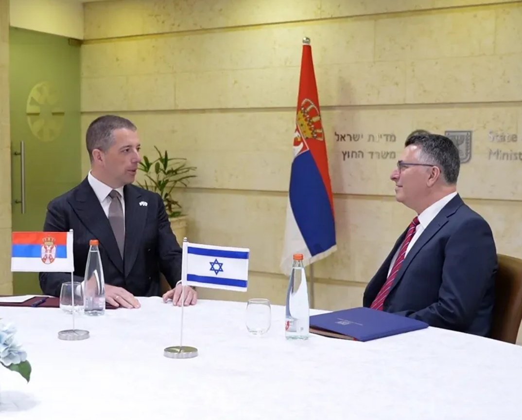 Lukai1861's tweet image. #Serbia #Israel | Serbian 🇷🇸 FM Marko Đurić was received in Jerusalem by Israeli 🇮🇱 PM Benjamin Netanyahu and FM Gideon Sa'ar following the launch of the first Israel–Serbia 🇮🇱🇷🇸 Strategic Dialogue.

Talks focused on upgrading bilateral ties, deepening economic cooperation, and