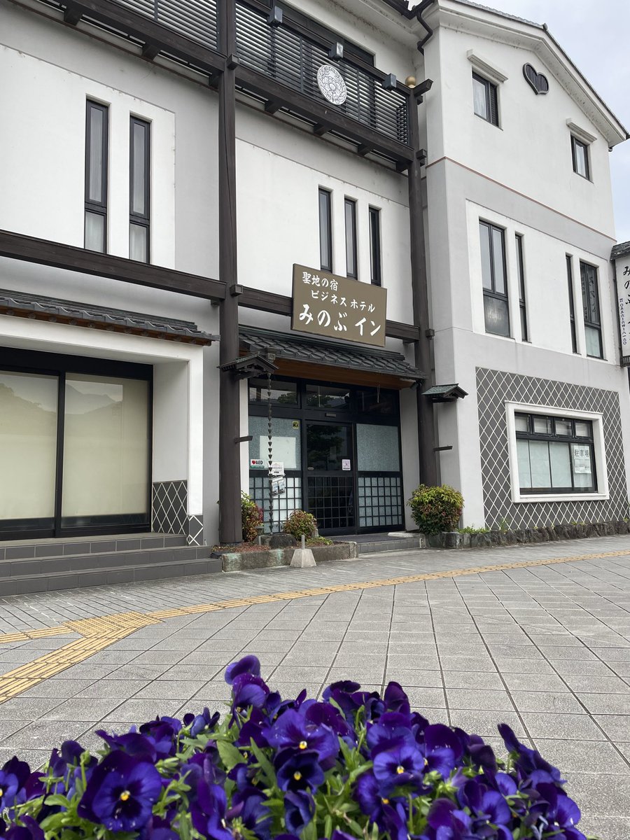 nagataniya0904's tweet image. おはようございます😄いつもの朝散歩🐾🐾あまり寒くない 身延の朝です。鳥さんの囀りしか聞こえない🤣
大好きなおじちゃん見つけて 小夏はダッシュ💨💨 ﾜｼｬﾜｼｬもらって(*ˊ˘ˋ*)｡♪:*°るんるん💕 身延の予報は︎︎☁ 今日も元気に頑張りましょうね♪ #身延町 #身延山 #犬のいる暮らし #永谷屋