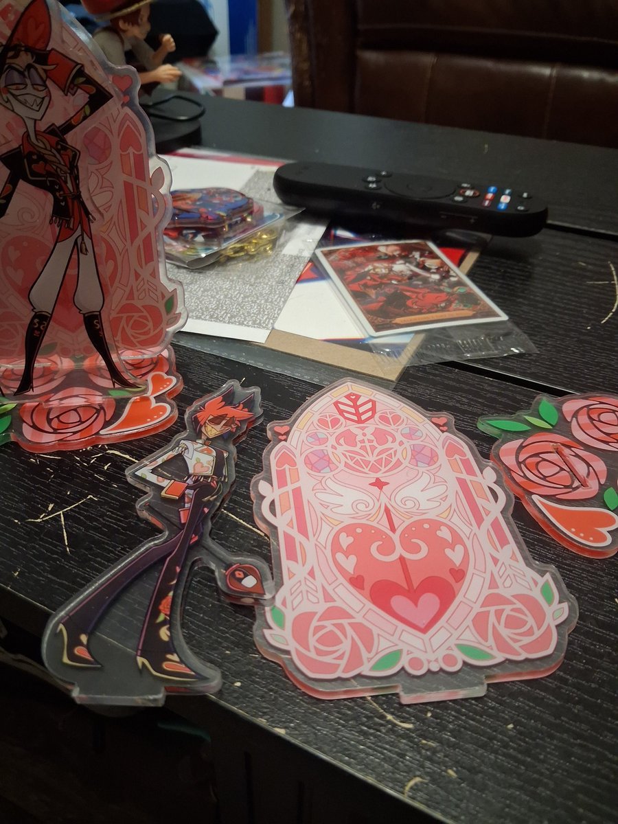 devilucis's tweet photo. First time buying a standee set and probably won't ever again. too much money for things that aren't fitting and the standees covered in scratches :) lucifer has a bit of trouble but alastor just doesn't fit his at all. sad as I was really excited for these for me and my bf https://t.co/8NQOjuHdkA