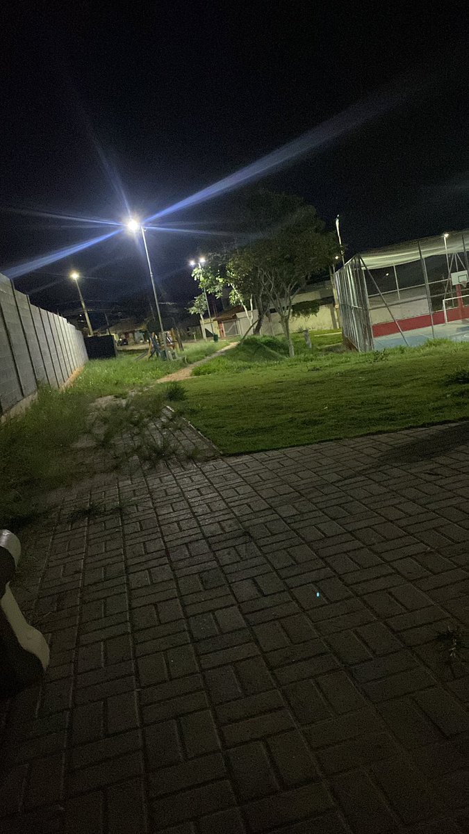 lima_30012's tweet photo. Alguém pra cola ? https://t.co/hoE4Cbw8ZO