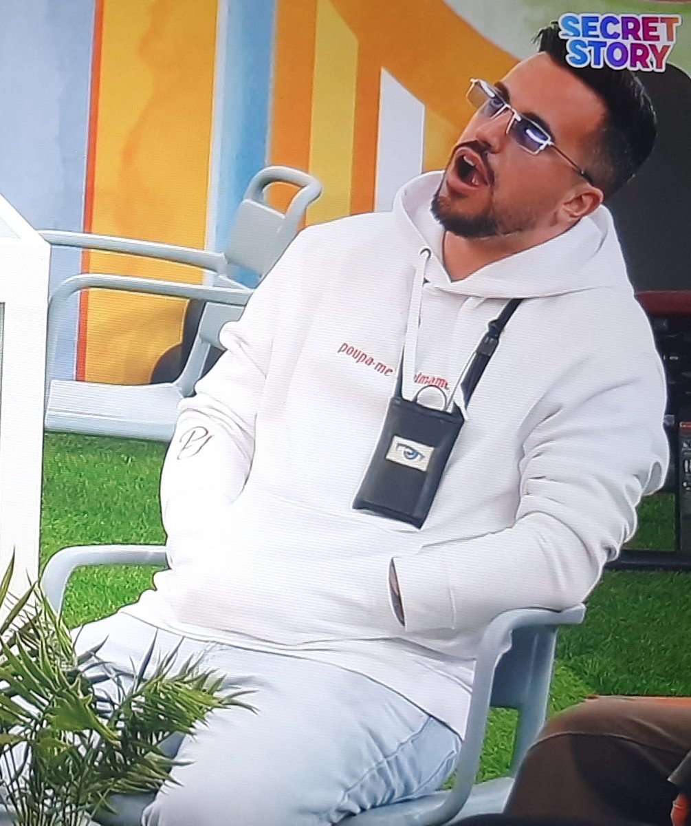 Alexxescape's tweet photo. Eu estou igual ao Pedro a ouvir esta discussão de loucos 😂
#sstvi https://t.co/2A9Qrqavcq