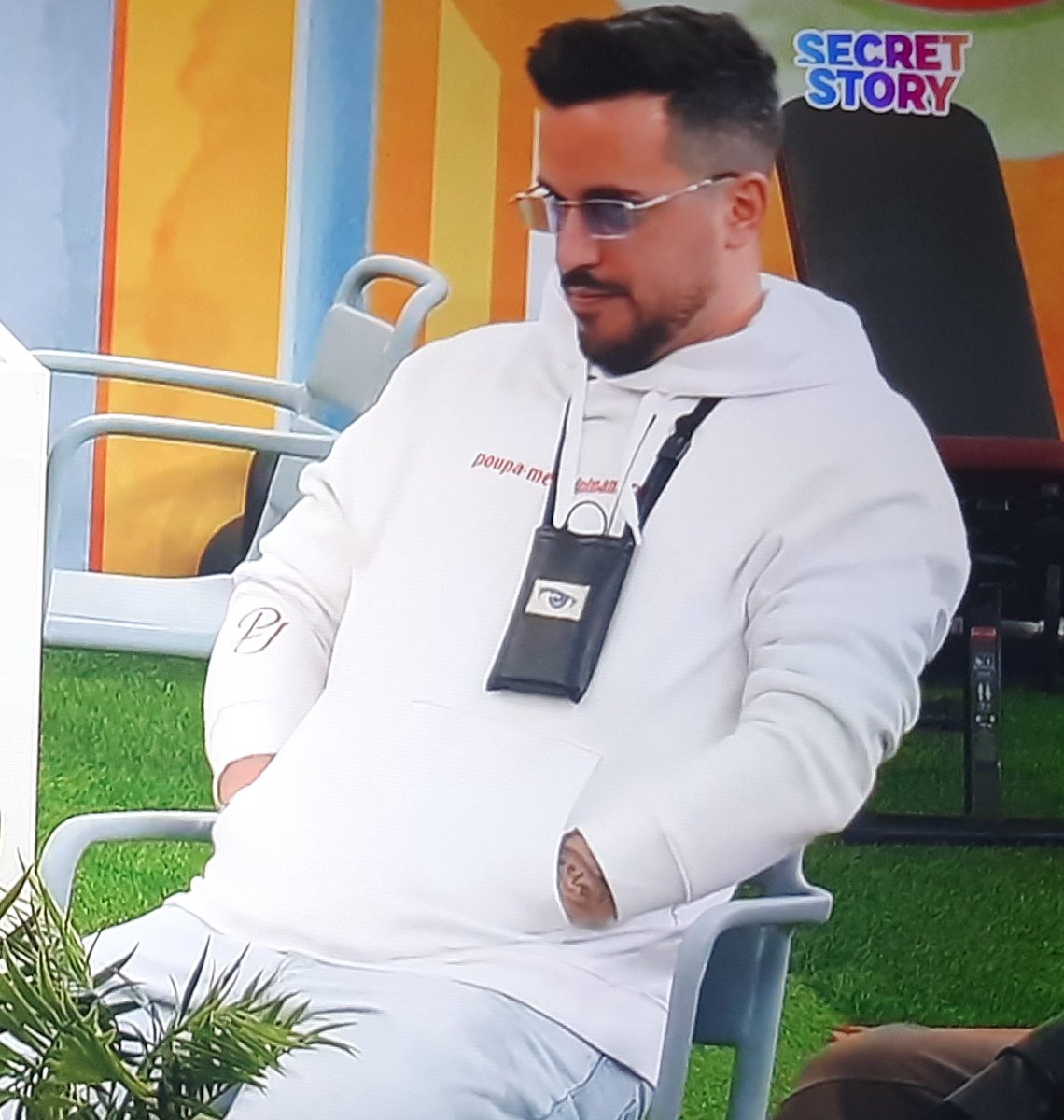 Alexxescape's tweet photo. Eu estou igual ao Pedro a ouvir esta discussão de loucos 😂
#sstvi https://t.co/2A9Qrqavcq