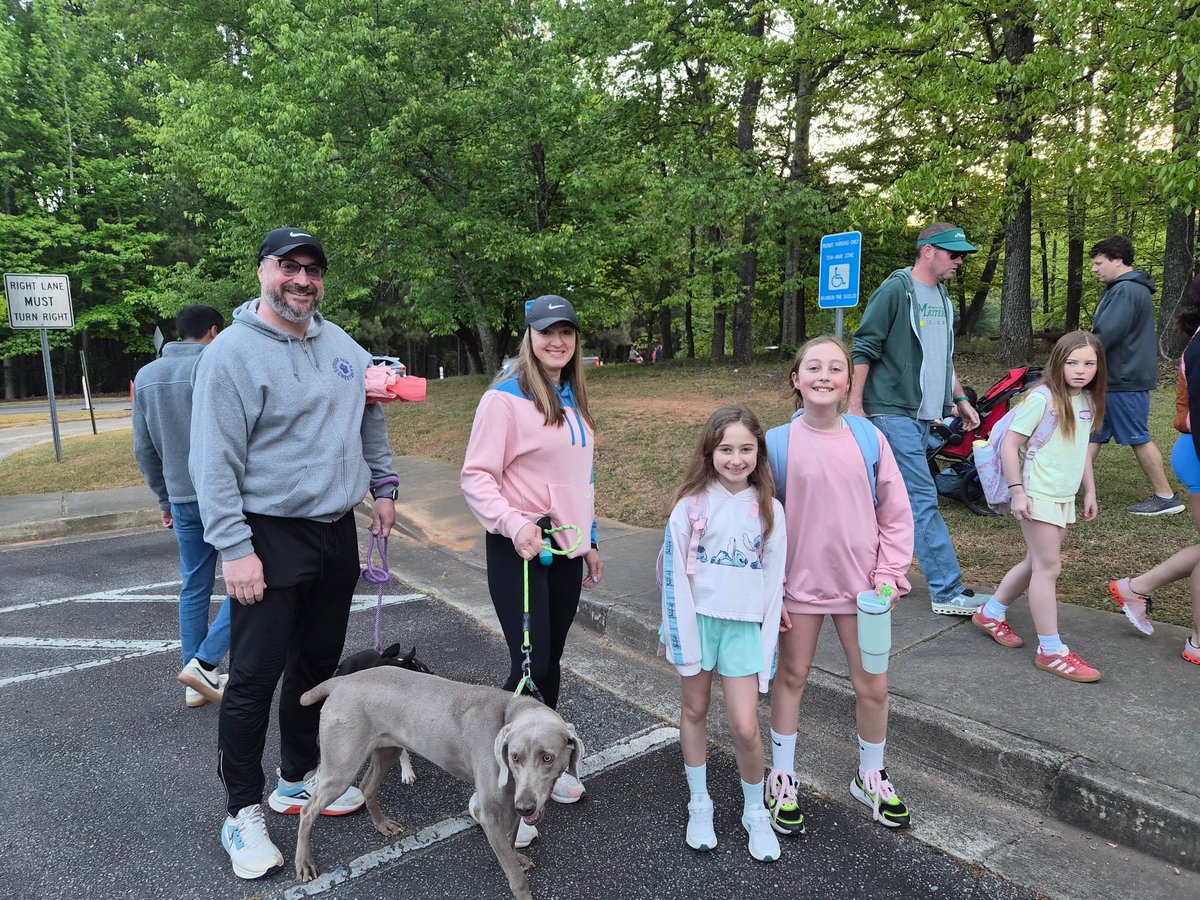 CreekViewElem's tweet photo. We had an amazing Walk to School day, and it was a perfect celebration for Earth Day! Thank you to all who made it out to start our morning great!🌎🌅❤️

#cvescheetahs @fultoncoschools @alpharettafootball @scheifflee_ahs @ahs.raider.band @ahsjrraiderfb @ajrcheer https://t.co/ZS8oXZiD50