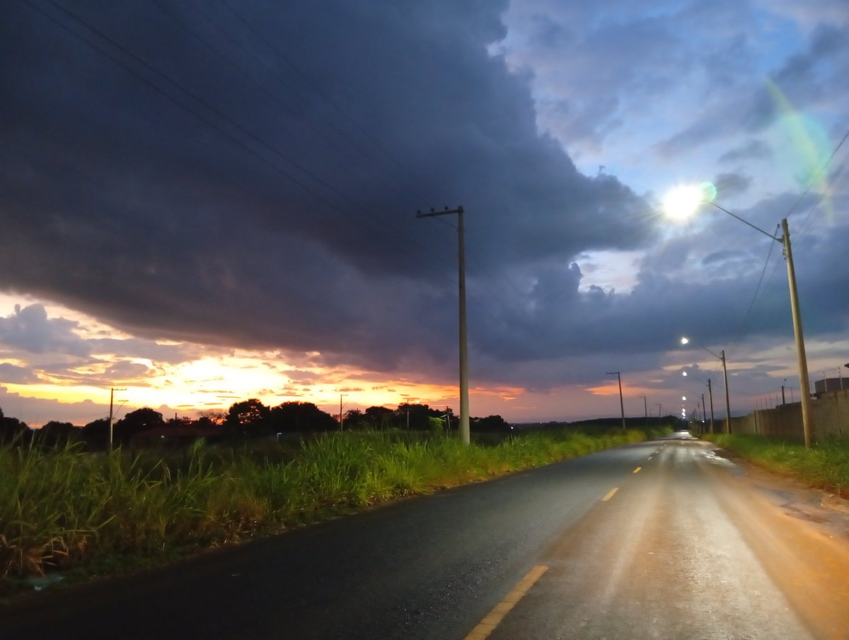 Olha este céu!!
#chuva #estrada #piracicaba #tudovaidarpe