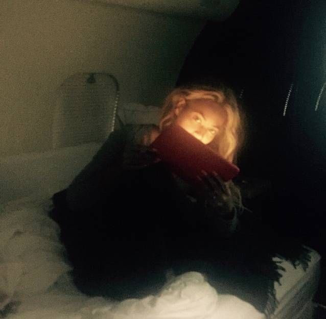 POPSUPREMEHQ's tweet image. me late at night, clocking in to work and doing my #beehive duties: