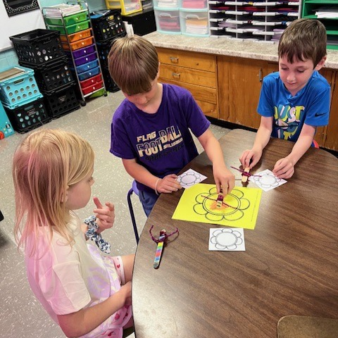 SalisburyRIV's tweet image. SES 2nd grade has been learning about pollination, and the importance of pollinators. #ShineSES #PantherPRIDE