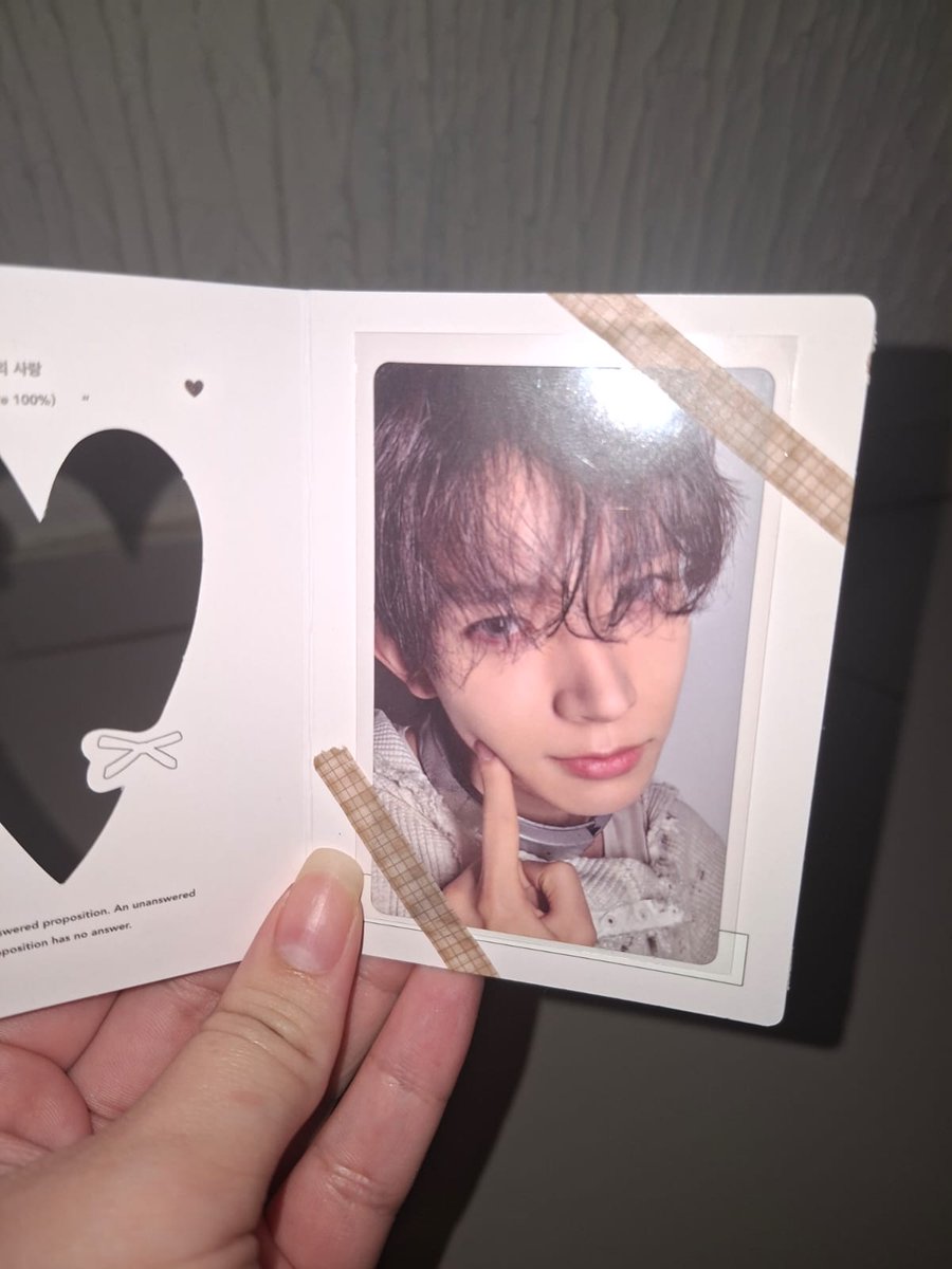 ryubeerry's tweet photo. Feedback positivo pra @syunkicegs que trouxe esse photocard do heeseung em segurança pra casa e com os adesivos fofíssimos juntos!! https://t.co/1PfoCcATN9