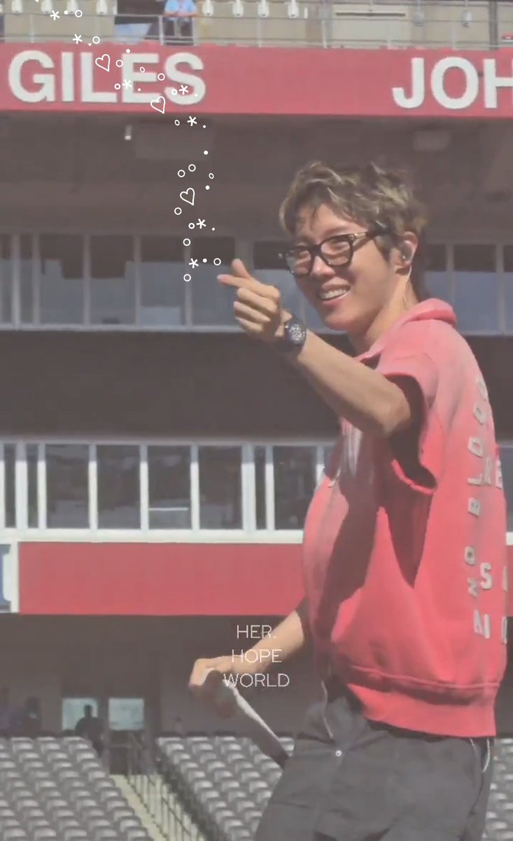 hobi's little ray of sunshine ☀️ tweet media