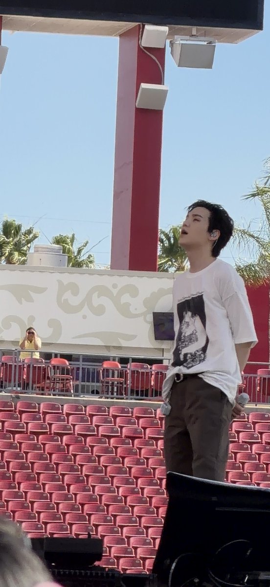 StandingNxt2JK's tweet image. #Yoongi Tampa SC Day 3 💜💜