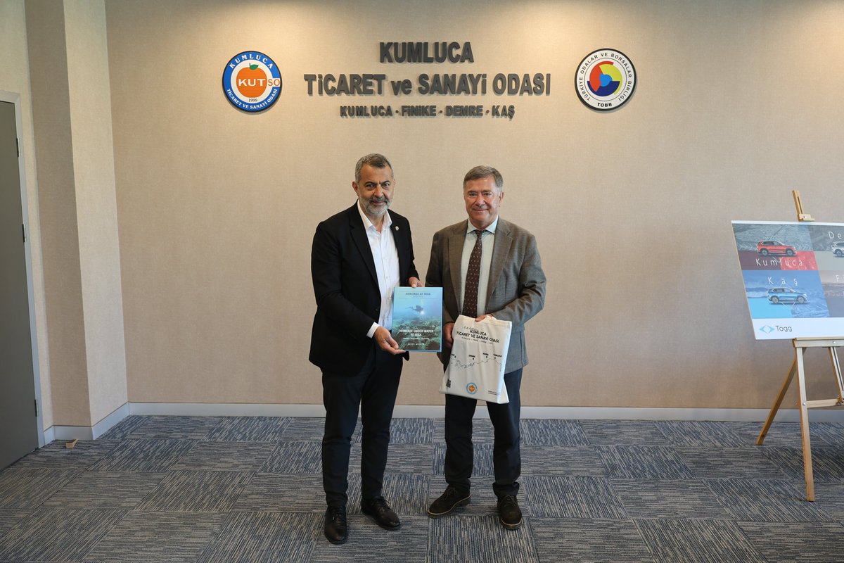 kumlucatso's tweet photo. 📍 Ziyaret
Akdeniz Üniversitesi Kültür Varlıkları Koruma ve Onarım Bölüm Başkanı, Akdeniz Sualtı Kültür Mirası Araştırmaları Ana Bilim Dalı Başkanı ve Kumluca Tunç Çağı Batığı Kazı Başkanı Doç. Dr. Hakan Oniz ile Akdeniz Üniversitesi Kumluca MYO Öğr. Gör. Dr. Miray Celepli Sütbaş, Yönetim Kurulu Başkanımız Fahri Özen’i ziyaret etti.
Gerçekleştirilen ziyarette, bölgemizde yürütülen arkeolojik çalışmalar ve sualtı kültür mirasına yönelik projeler üzerine değerlendirmelerde bulunuldu.
Nazik ziyaretleri ve kıymetli paylaşımları için kendilerine teşekkür ederiz.
@ozen7 @Menderes_Oktay @RHisarciklioglu @TOBBiletisim @hakanoniz1