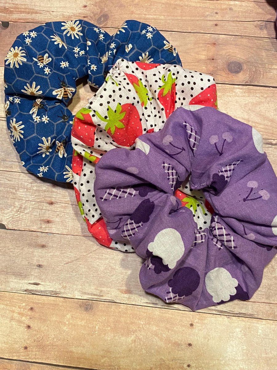 KingdomShop7's tweet image. Hair Scrunchies, Spring hair ties, hair accessories, scrunchie, handmade scrunchies tuppu.net/92114f96 #handcrafted #Handmadegifts #KingdomWorkshop #Artisancrafted #Easter #giftsunder10 #FlowerScrunchie