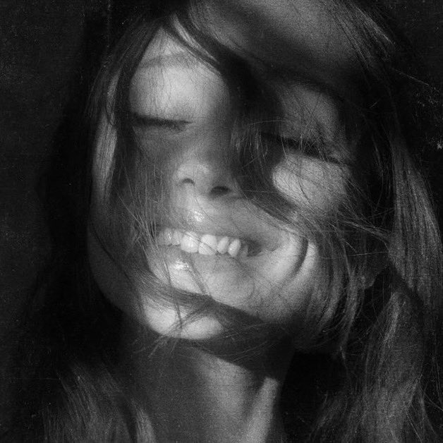 eternal1te's tweet image. days between ari’s album releases🌼:

my everything: 357
dangerous woman: 637
sweetener: 819
thank u, next: 175
positions (standard): 630
positions (deluxe): 112
eternal sunshine (standard): 1,114
eternal sunshine (deluxe): 385
petal: 490