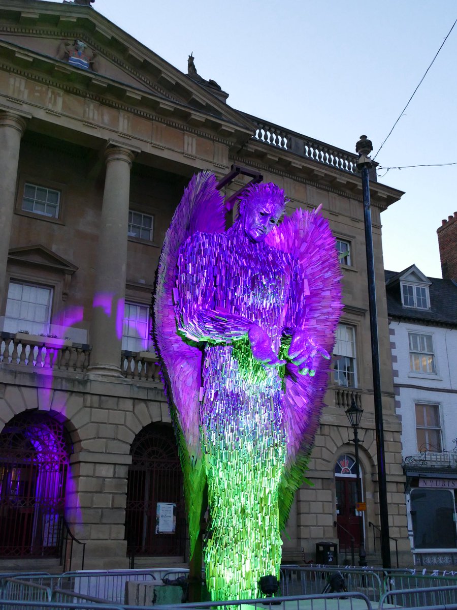 TraceyDagley's tweet image. #Newark #KnifeAngel by night is stunning