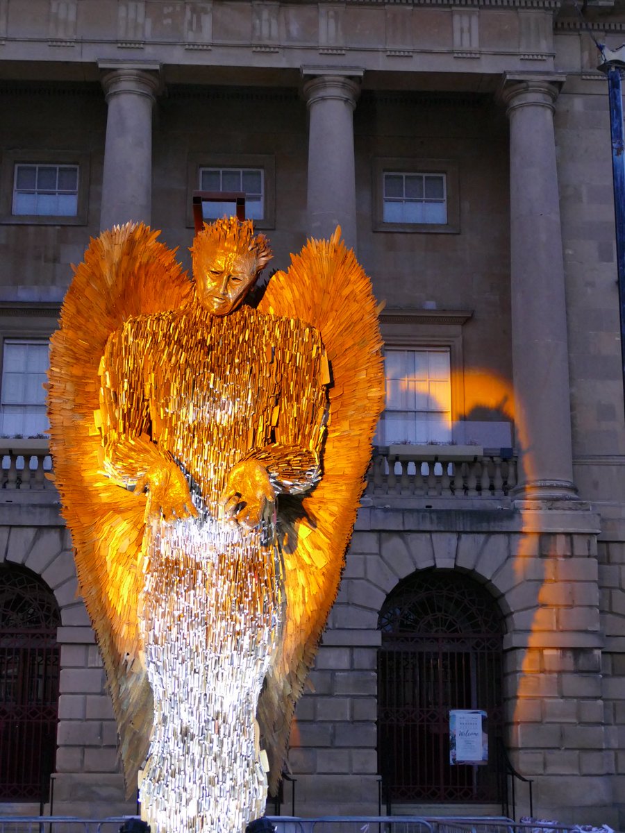 TraceyDagley's tweet image. #Newark #KnifeAngel by night is stunning