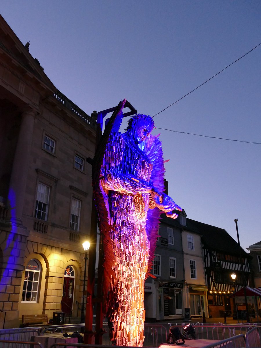 TraceyDagley's tweet image. #Newark #KnifeAngel by night is stunning