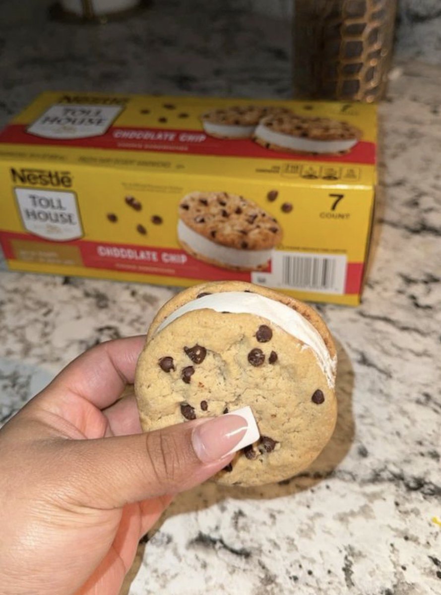 evangeline tweet media