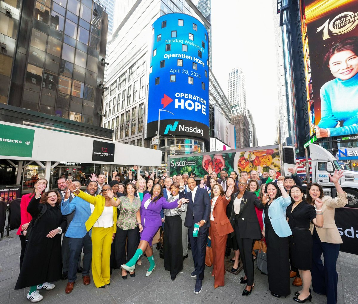DieboldNixdorf's tweet image. Honored to join @OperationHOPE in ringing the @Nasdaq opening bell to celebrate #FinancialLiteracy Month. The Diebold Nixdorf Foundation has been a long‑time supporter of Operation HOPE, a nonprofit dedicated to advancing financial literacy &amp;amp; #FinancialInclusion worldwide.