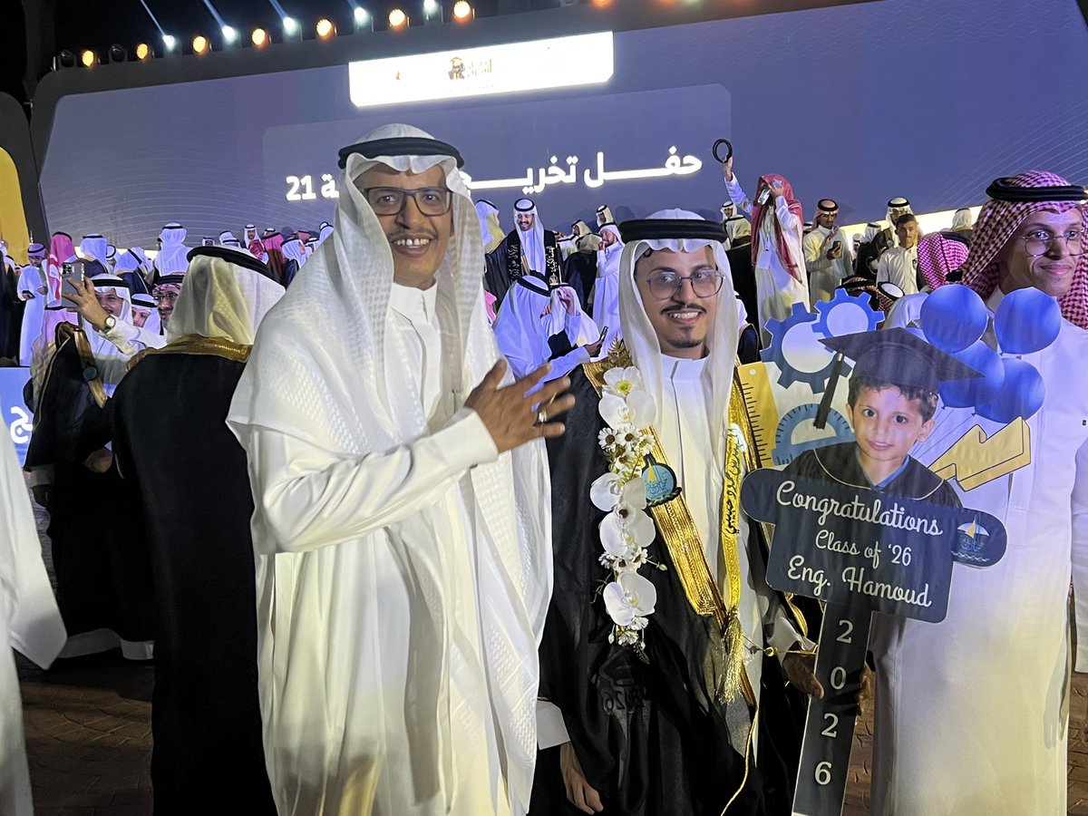 Habibihhm's tweet photo. الحمد لله شاركنا اليوم الابن حمود حفل تخرجه في كلية الهندسة والحاسب قسم الهندسة الكهربائية نفعه الله بالتخرج ونفع به ووفقه وزملاءه في حياتهم العملية https://t.co/8CW233d7Fv
