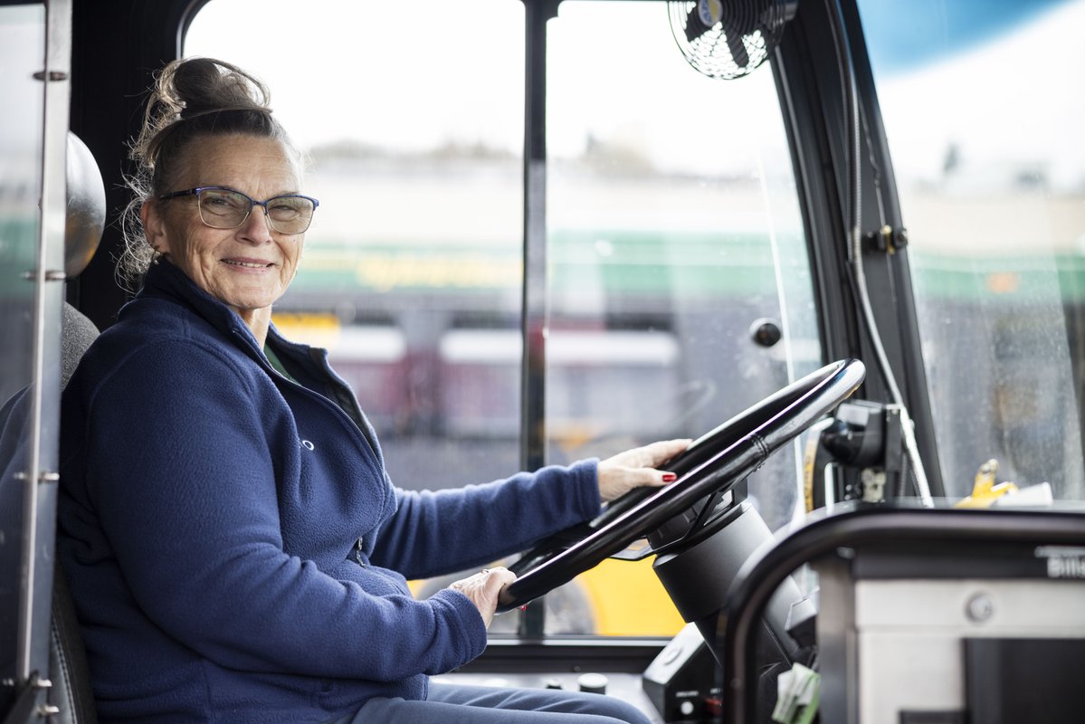KingCountyMetro's tweet image. 🚌 We're #hiring Part-Time Operators!

Have you ever wanted to drive the bus? Looking to work on a supportive and inclusive team? Join the team at Metro!

Applications close May 10 at 11:59 pm.
Visit bit.ly/4tIil6q to learn more.

#PublicTransit #Careers #KingCountyMetro