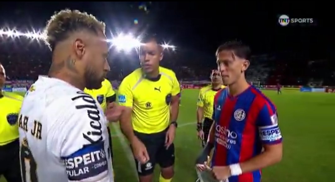 Neymar y TRIPICHIO en el sorteo. Se me caen las lágrimas. Qué postal.