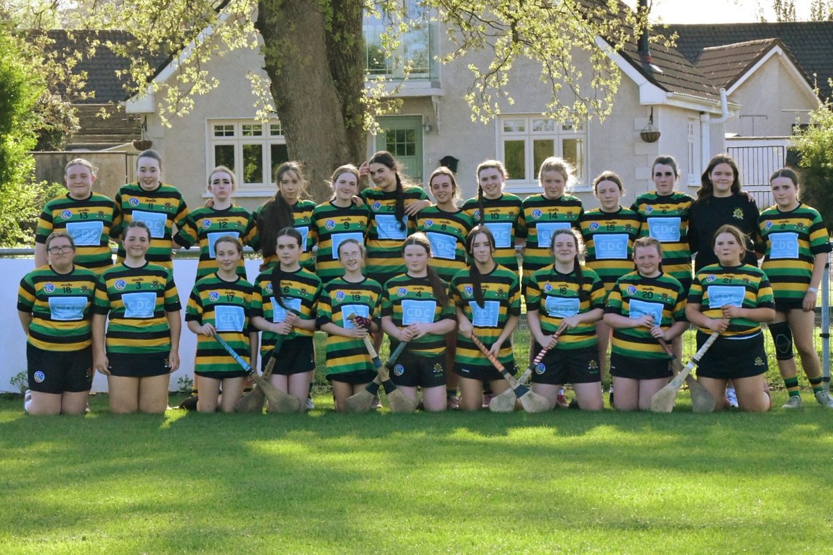 Glengirls1's tweet photo. Commiserations to our Féile team and mentors who lost out in the Semi Final to Crosshaven tonight.
We are proud of their efforts in the group stages and tonight's great display.
💚🖤💛 https://t.co/uPbIszOukD