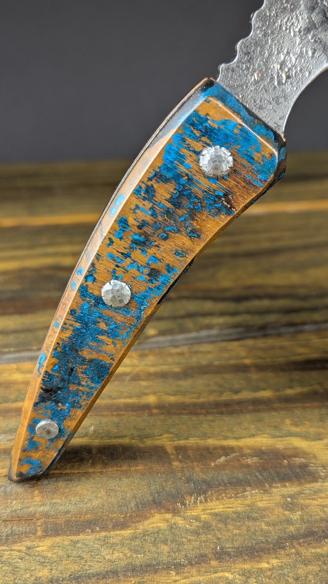 Forged pizza cutter with copper handles with a shipwreck patina.

#forged #pizza # blacksmith