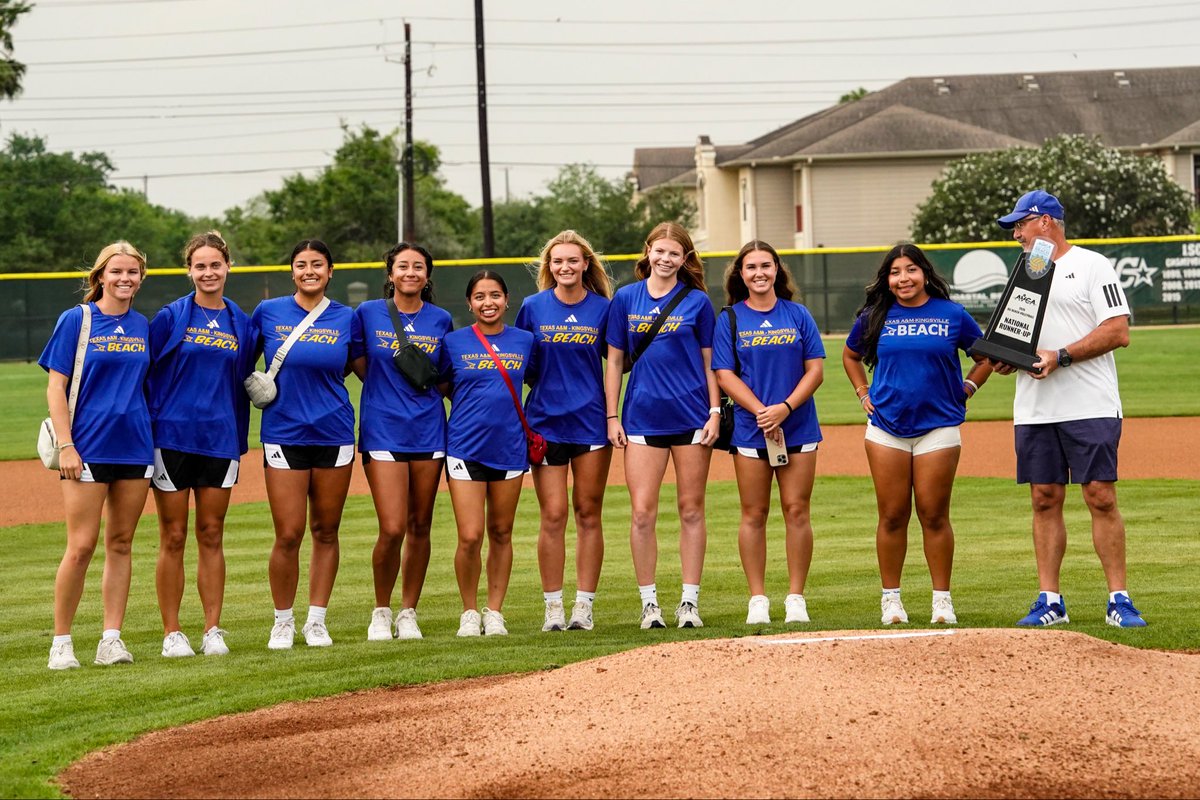 JavelinaSports's tweet photo. What a weekend! We celebrated two programs that represented TAMUK on the biggest stage @JavelinaBeach

#SandyHogs #DTNA1MH #FTLOTJ https://t.co/fN27ORwLJn